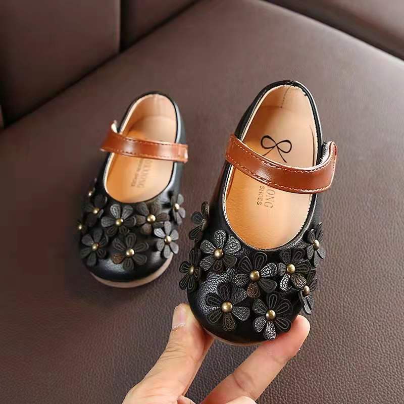 Girls Shoes : Size 30